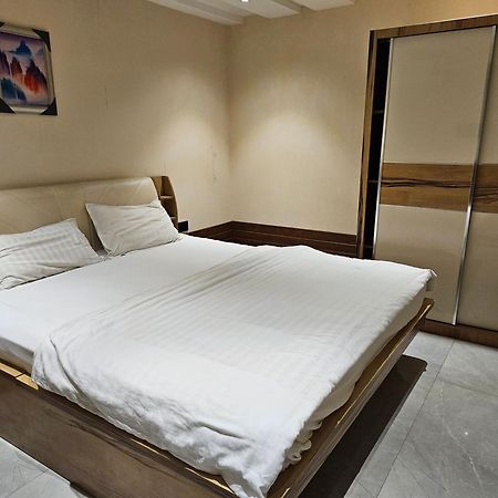 Stayez Studio Apartments 인도르 외부 사진