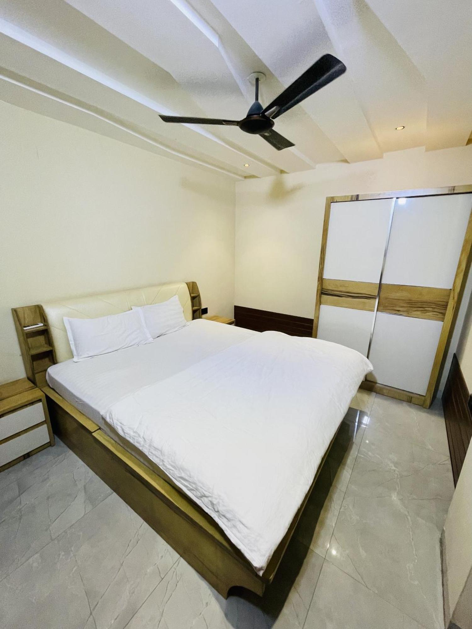 Stayez Studio Apartments 인도르 외부 사진