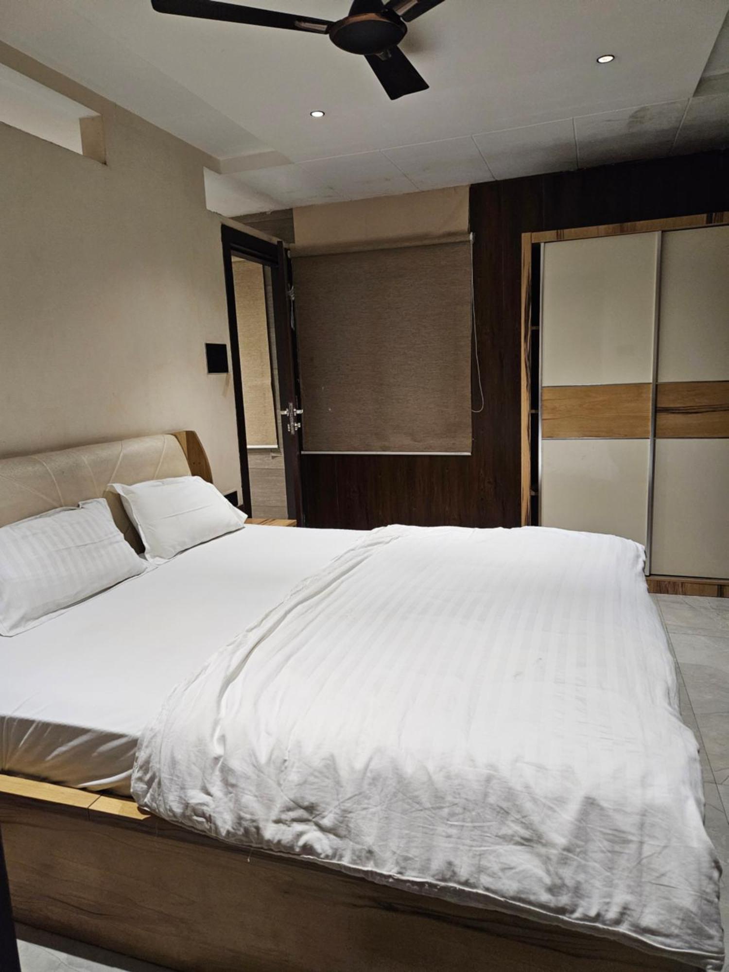 Stayez Studio Apartments 인도르 외부 사진
