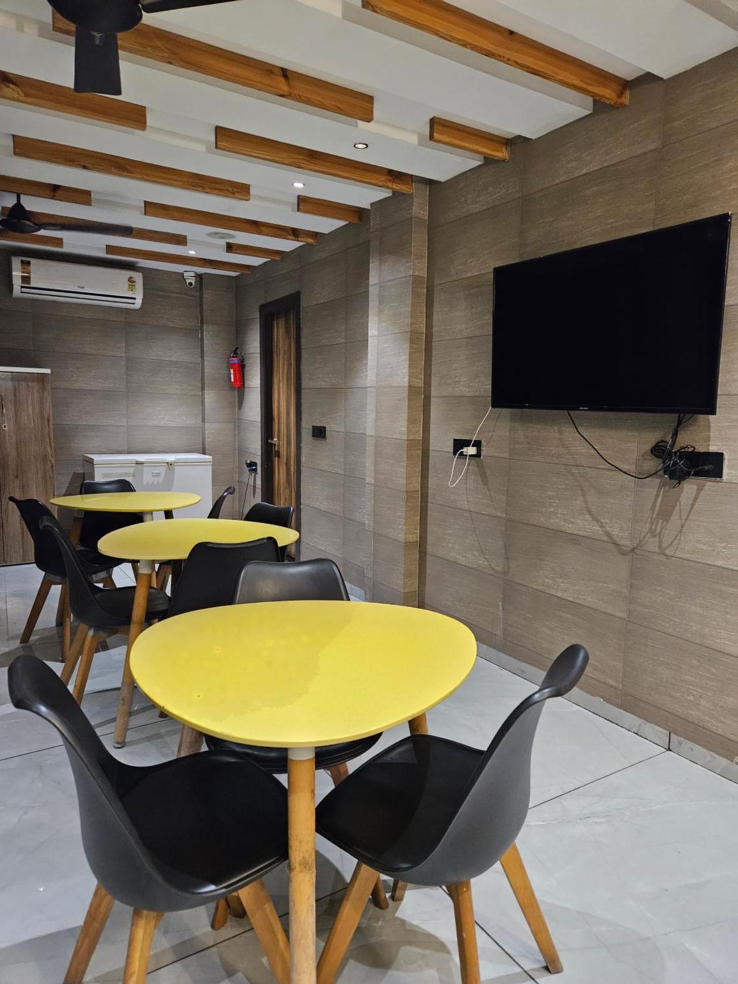 Stayez Studio Apartments 인도르 외부 사진